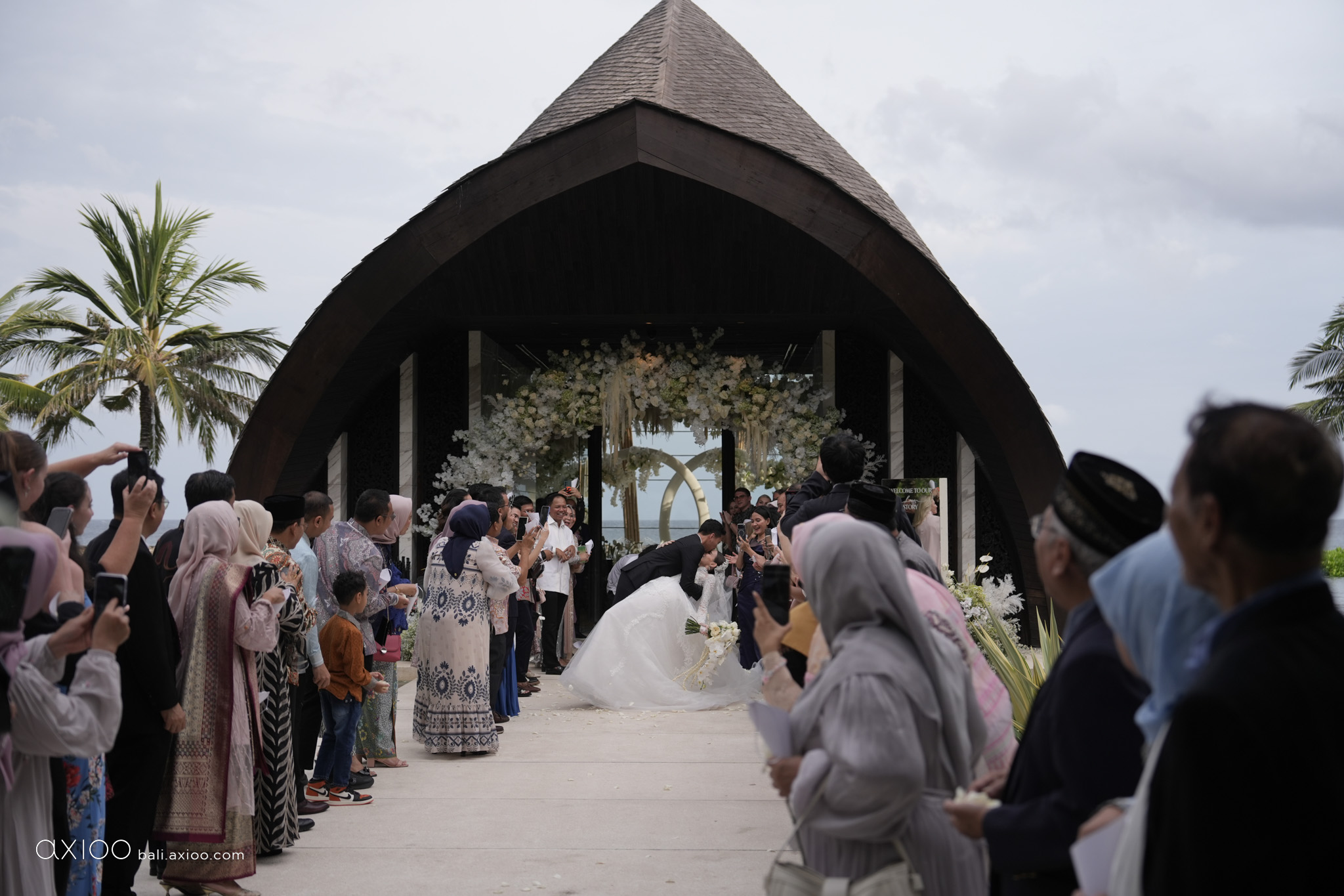 Axioo: Beyond The Spotlight